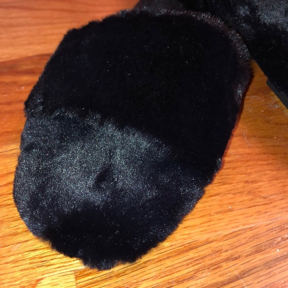 BRAND NEW❣️ Fuzziest Slippers ❣️ - Picture 6 of 8